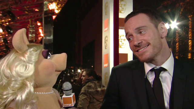 File:BAFTA-Awards-2012-MissPiggy&MichaelFassbender.png