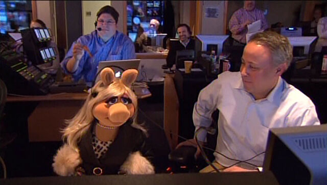 File:Today-MissPiggyTeasedWithBacon-2009-02-06.jpg