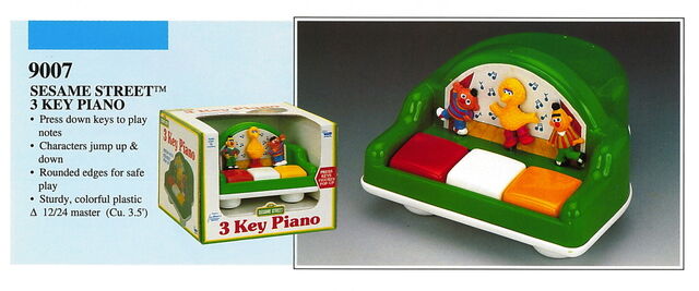 File:Illco 1992 preschool toys 3 key piano.jpg