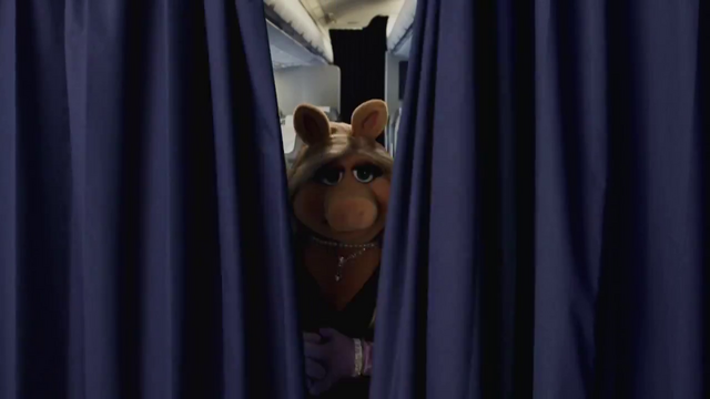 File:Lufthansa-MissPiggy-(April2014)-01.png