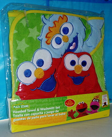 File:PlazaSesamoHoodedTowelSet1.jpg