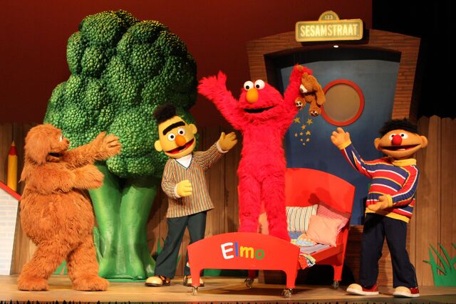 File:Elmo jarig show.jpg