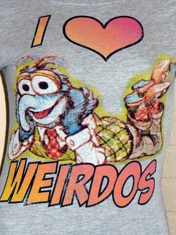 File:Tshirt-heartweirdos.jpg