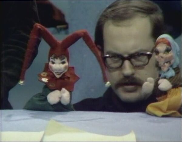 File:MuppetPuppetPlays05.jpg