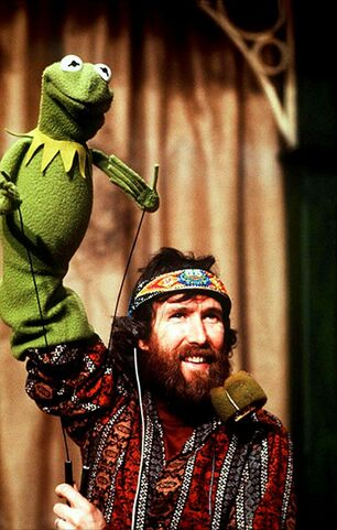 File:Performing Kermit copy.jpg