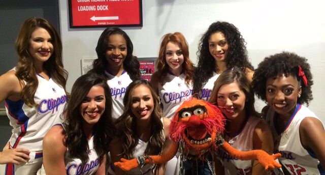 File:LAClippersGame-(2015-03-15)-Animal&LAClippersSpiritDancers.jpg
