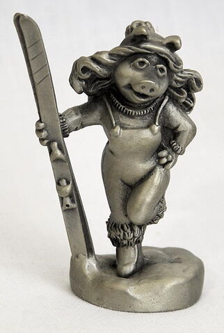 File:Piggyskis.jpg