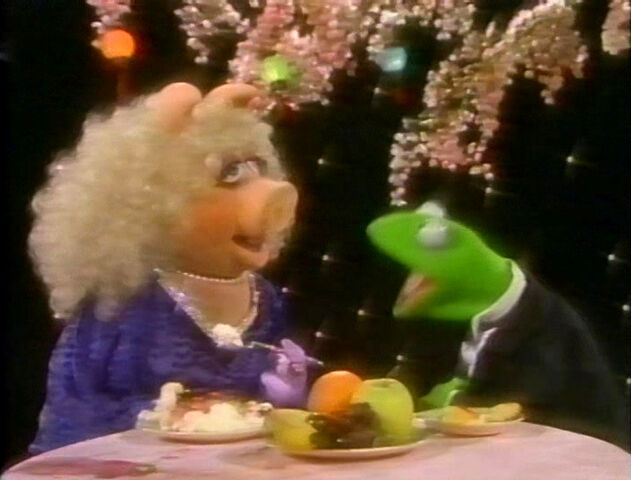 File:Playhouse-KermPiggy16.jpg