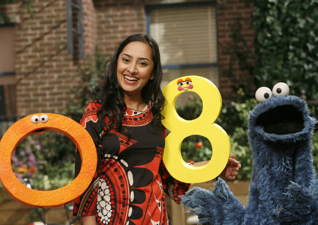 File:Leela and Cookie Monster.jpg