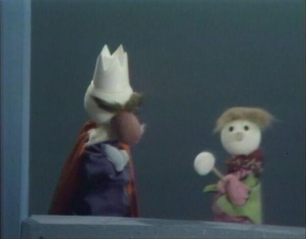 File:MuppetPuppetPlays11.jpg