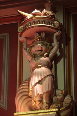 File:Mv3dtheater-piggy.jpg