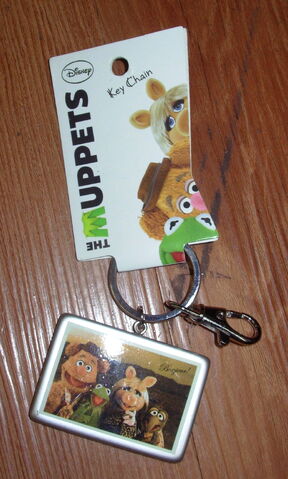 File:Hanover accessories gang photo keychain.jpg