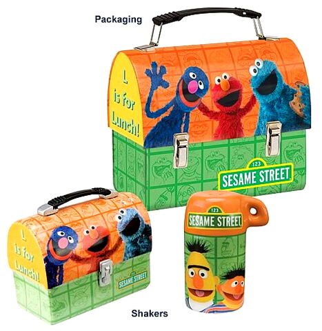 File:Vandorlunchboxsaltandpepperset.jpg