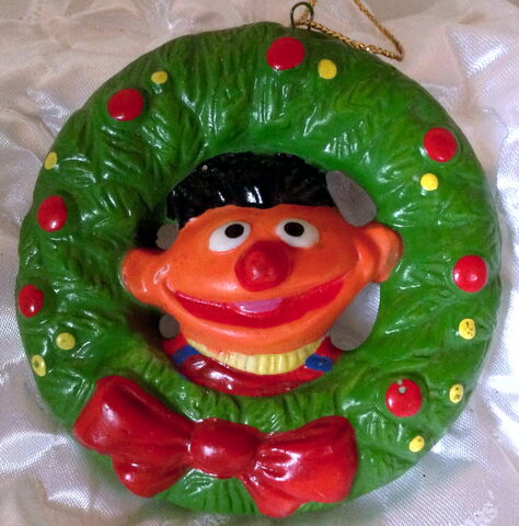 File:Newcor 1988 christmas ornament ernie wreath.jpg