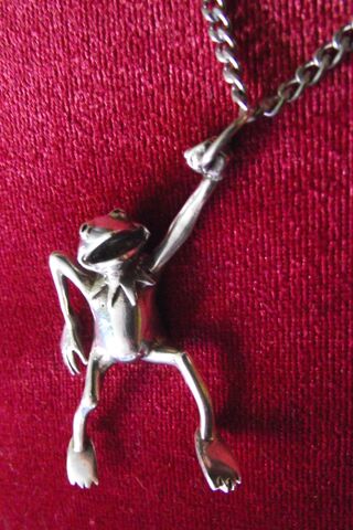 File:Kermitpendant.jpg