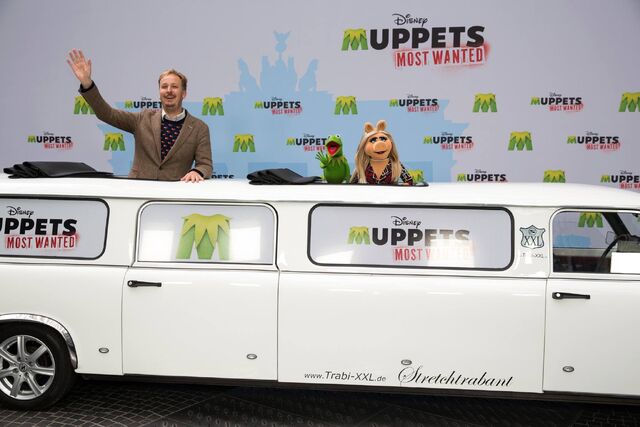 File:MMW-BerlinPromotion-XXL-Trabbi-Stretchlimo-(2014-03-28).jpg