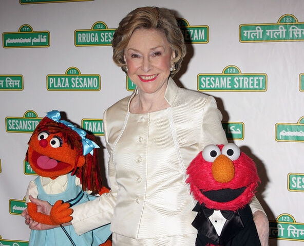 File:2008-gala-Joan Cooney.jpg