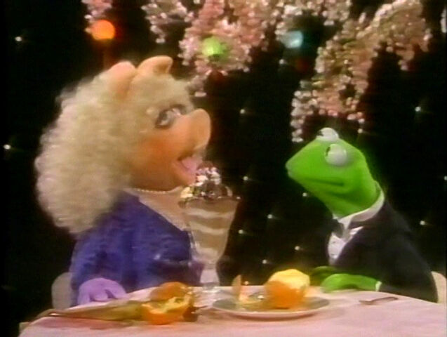 File:Playhouse-KermPiggy18.jpg