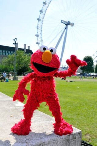 File:Elmo London 1.jpg