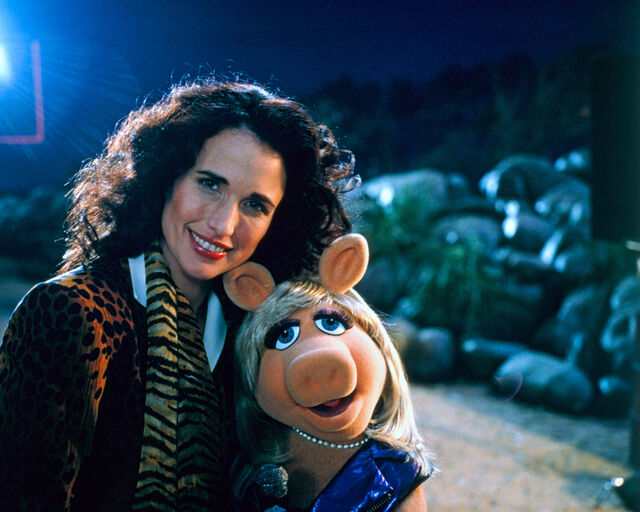 File:MuppetsFromSpace-AndieMacDowell-and-Piggy.jpg