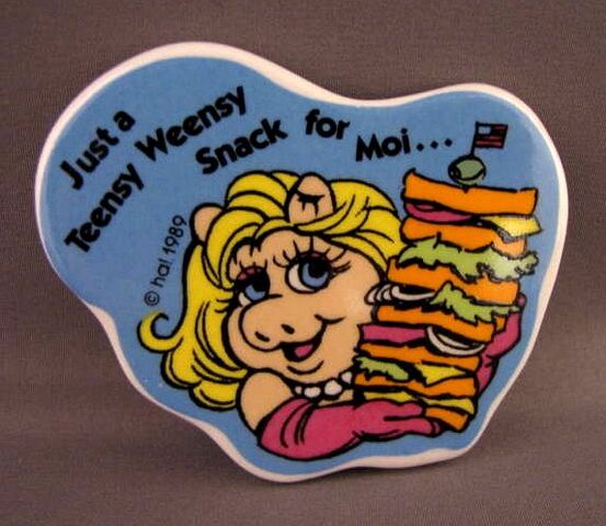 File:Presents1990CeramicMagnetPiggy.jpg