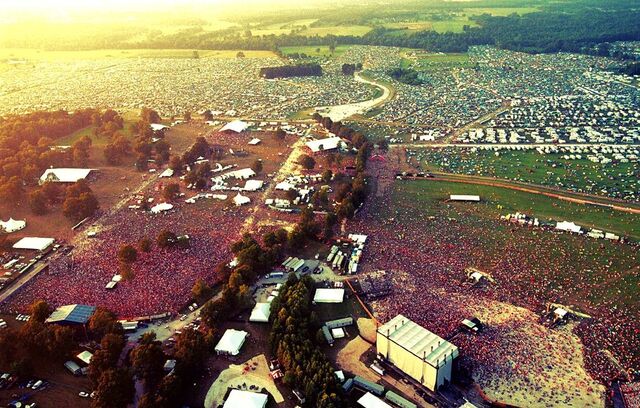 File:Bonnaroo 2112.jpg