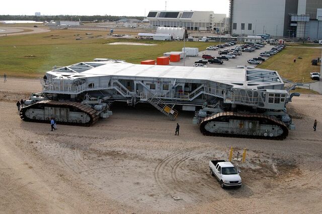File:1024px-Crawler-Transporter.jpg