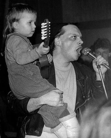 Plik:Krzysztof Skiba 1988.jpg