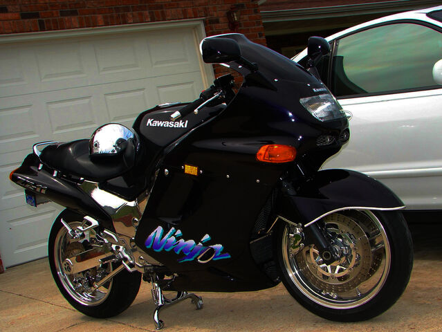 File:20080621-1327261-1995-Kawasaki-ZZR1100-ZX11.jpg