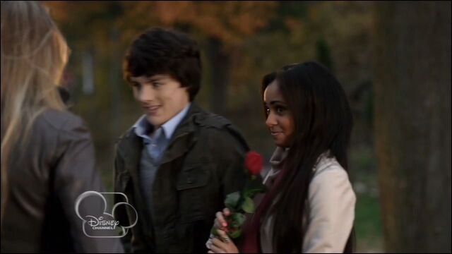 File:Ethanlocksarmswithsarah3.jpg