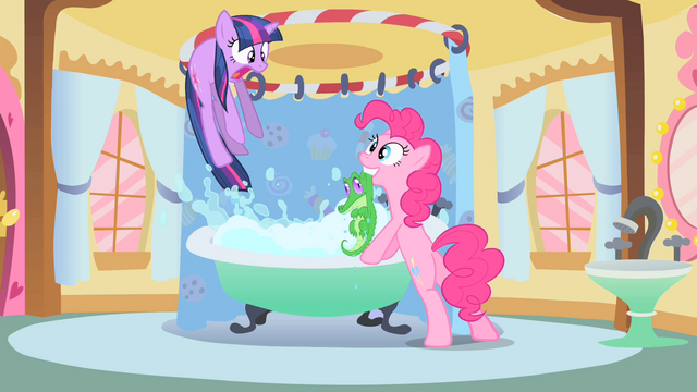 File:Twilight freaking out S1E15.png