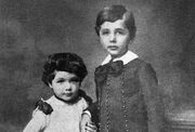 Einstein-1884-with-sister-sized