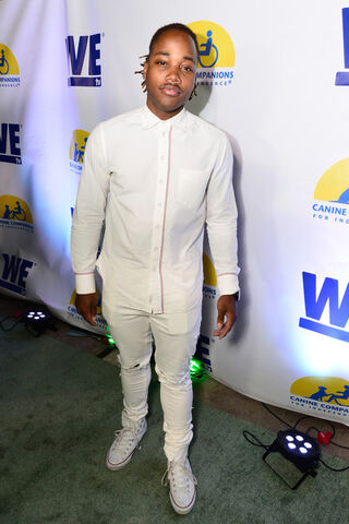 File:Leon Thomas III.jpg