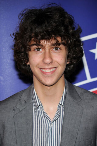 File:Nat+Wolff+Mao+Last+Dancer+New+York+Screening+zMtMbChwEKHl.jpg