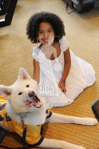 File:Natalia Bryant sits with the family dog during a photo session on March 29, 2008 at his home in Newport Beach, California.jpg