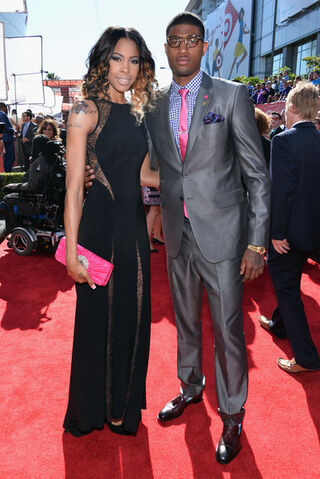 File:Paul+George+Red+Carpet+Arrivals+ESPY+Awards+-fQdAOE4Ek1l.jpg