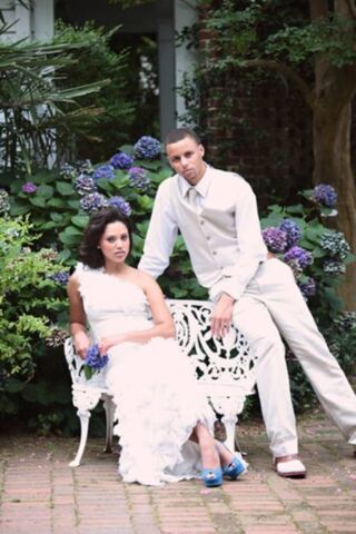 File:Ayesha-Alexander-and-Stephen-Curry-married.jpg