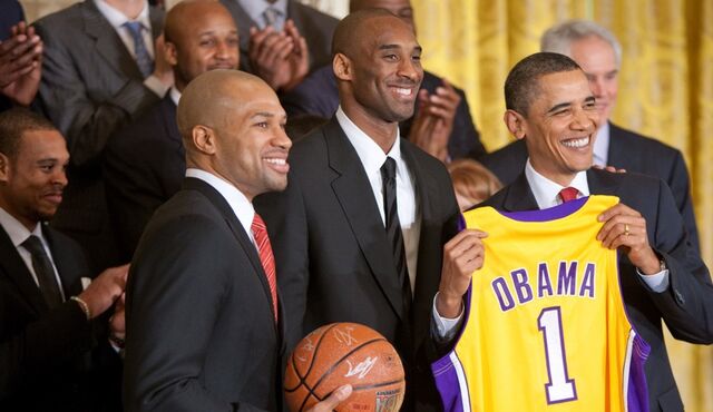 File:Lakers White House 2010.jpg