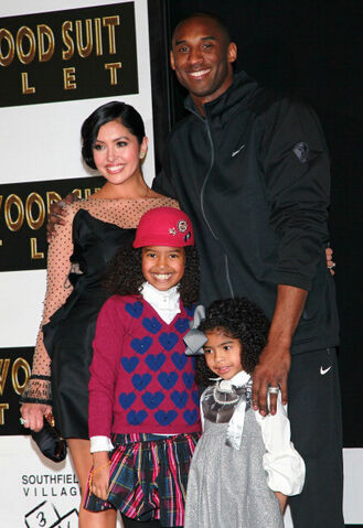 File:44523 kobe-bryant-family.jpg