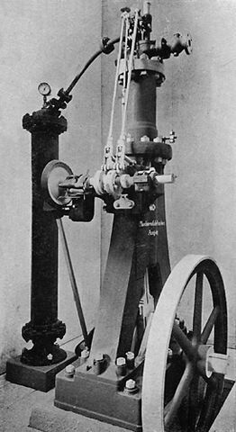 Fișier:1892Dieselsfirstexperimentalengine1893.jpg
