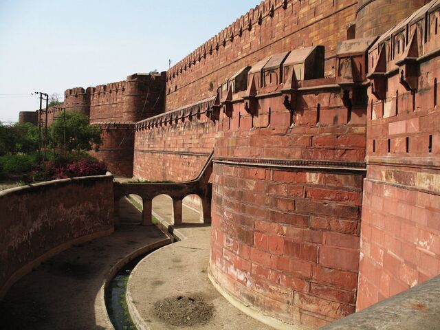 Fișier:Red Fort in Agra - India (walls).jpg