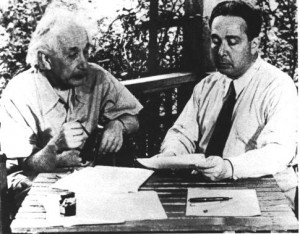 Einstein-si-Szilard-doi-artizani-ai-Proiectului-Manhattan-300x234