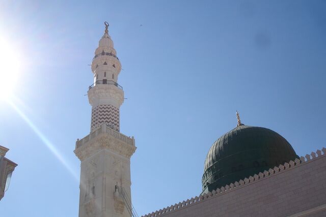 Fișier:Masjid Al Nabawi in Madinah - Saudi Arabia (green dome).jpg