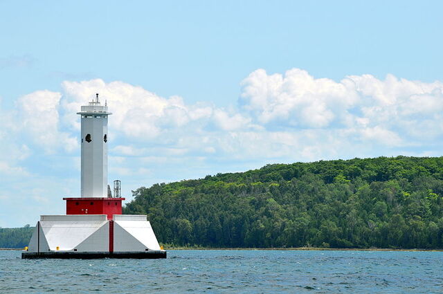 File:Mackenzie Beach Light House.jpg