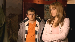 1x4 Claudia+DuncanAprennentQueTomPeutEtreSauvé.png