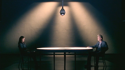 1x4 Helen+CutterEnInterrogation.png