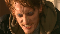 1x4 TomInfectéSousL'InfluenceDuParasite.png