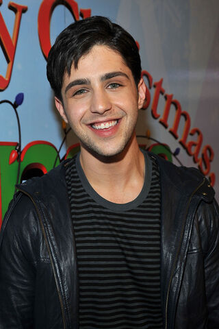Bestand:Premiere Nickelodeon Merry Christmas Drake 7mZOzcdiA95l.jpg