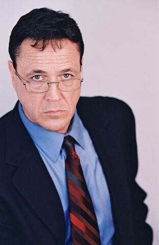 File:HamiltonMitchellSuit Glasses.jpg