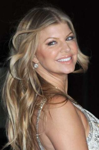 File:Fergie-long-messy-hairstyle-nov-08.jpg